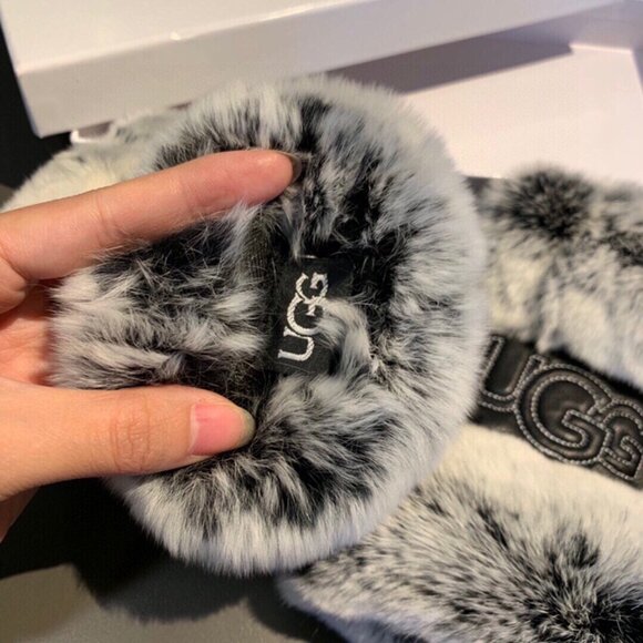 UGG Rabbit Fur Patchwork Leather Black And White Plush Gloves - Picture 4 of 9
